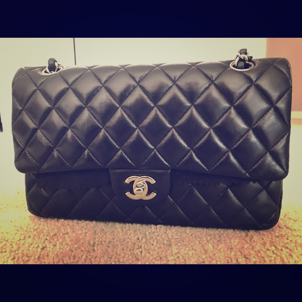 Chanel classic medium lamp skin